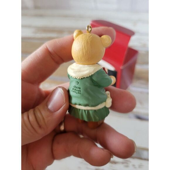 Hallmark daughter bear 1996 ornament Victorian Xmas tree - Picture 5 of 7